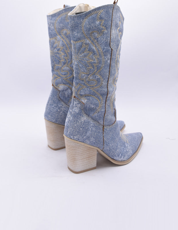 מגף גינס רקום בהיר