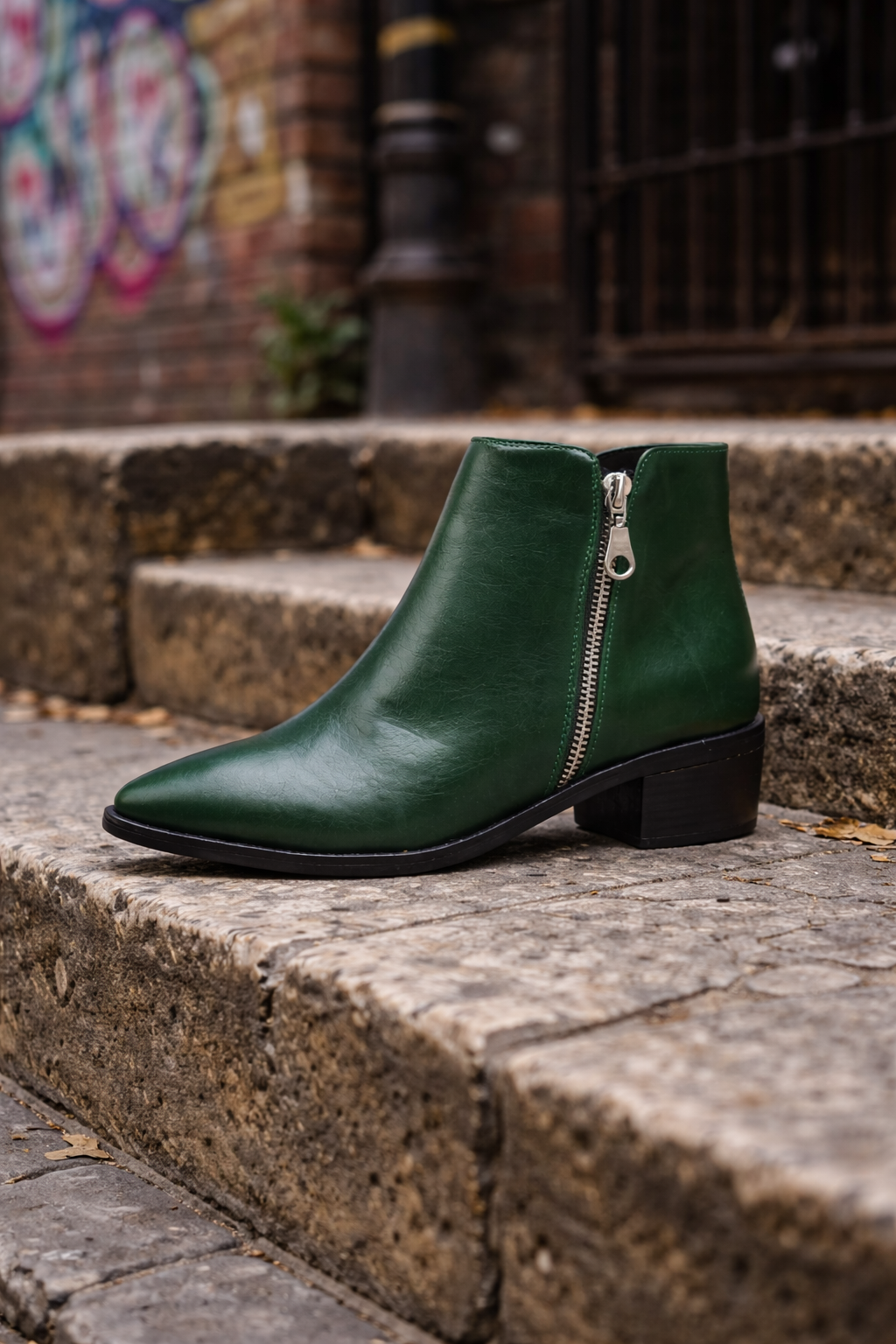 GREEN
